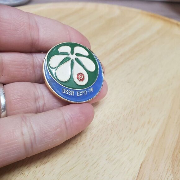 USSR EXPO 74 1974 Gold Tone Enamel Lapel Pin Vintage - Picture 2 of 4